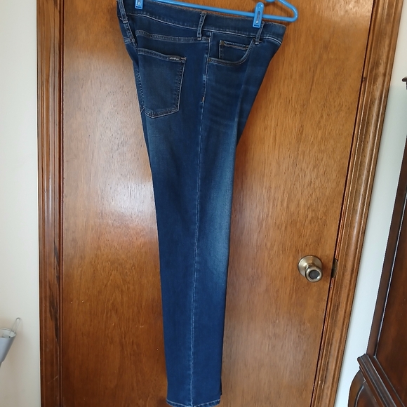 EddieBauer Slightly Curvy High Rise Slim Straight 12 - Picture 4 of 14